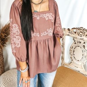 Adorable baby doll mauve top by Savanna Jane. New with tags size Small.